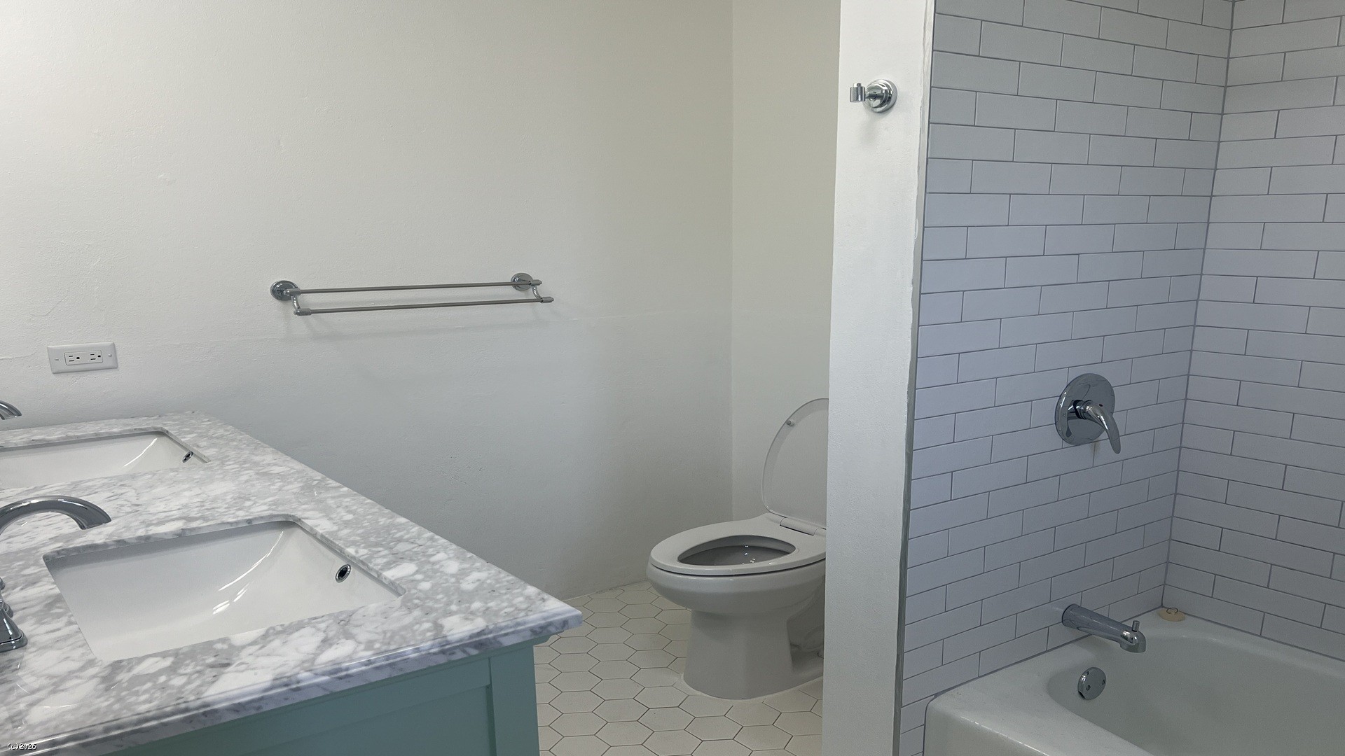 Three Cedars Apartment