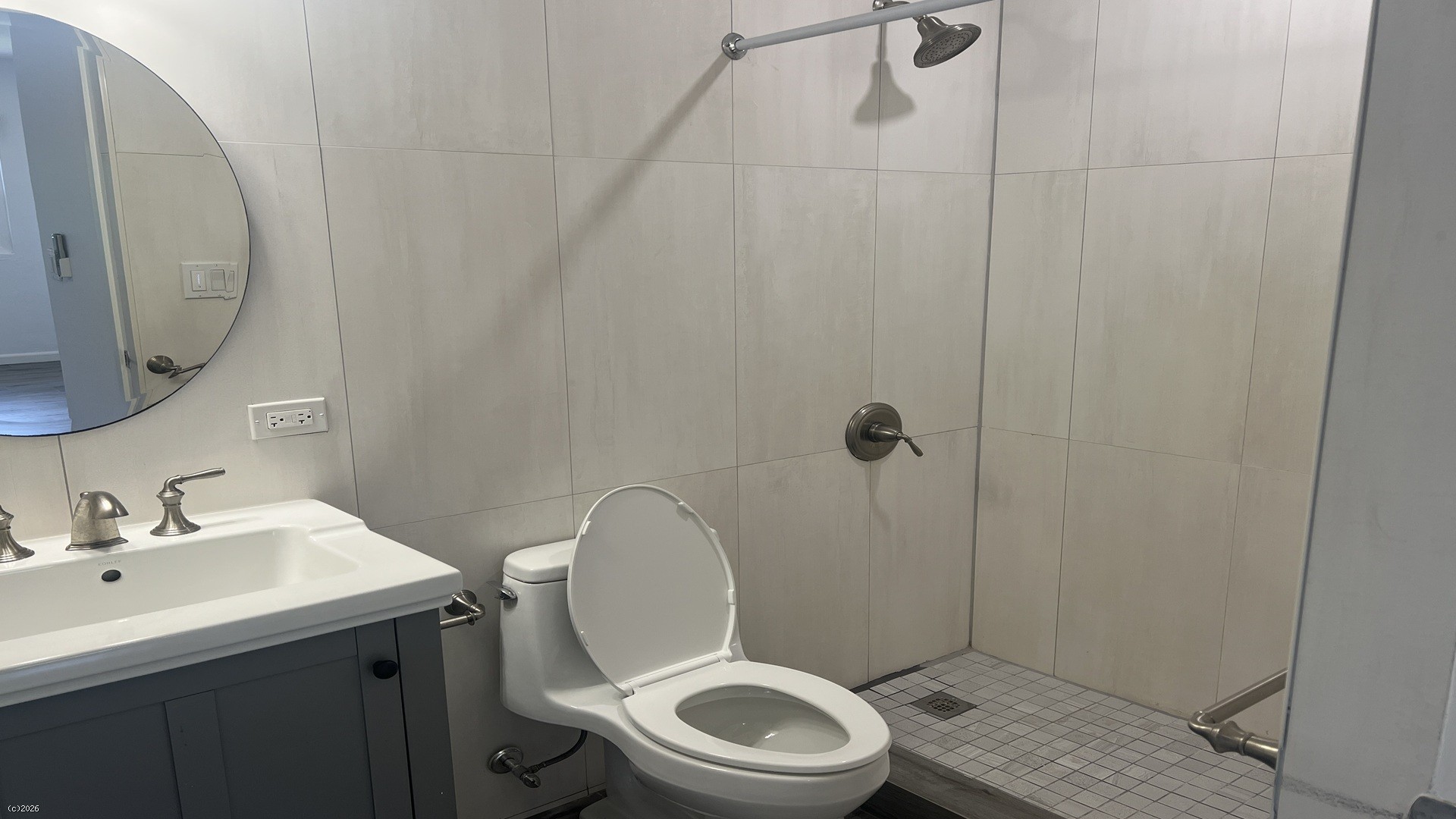 Three Cedars Apartment